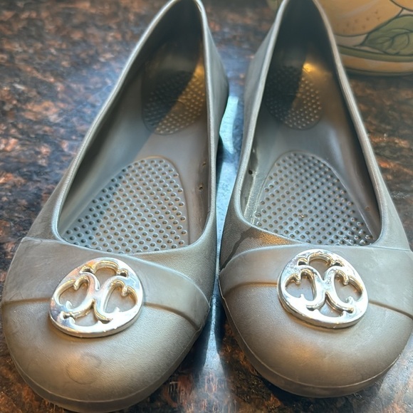 CROCS Black Ballet Flat with Medalian Size 8 CR5482 - Picture 7 of 10